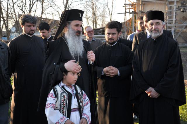 "N-am crezut că în această bisericuţă umilă va sluji vreodată Mitropolitul Moldovei şi Bucovinei"