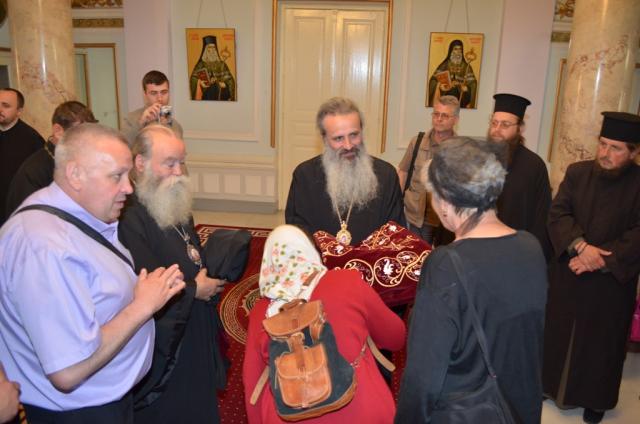 IPS Gavriil s-a închinat la moaştele Sfintei Cuvioase Parascheva