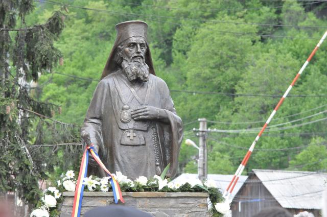 Rugăciuni de pomenire pentru episcopul Melchisedec în satul natal