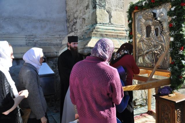 „În Săptămâna Luminată, o sărbătorim pe Maica Luminii”