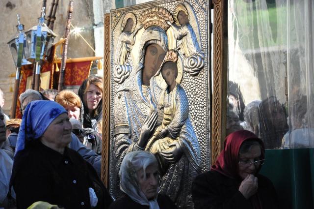 „În Săptămâna Luminată, o sărbătorim pe Maica Luminii”