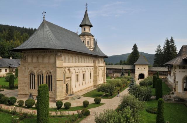 "Cultură şi Spiritualitate Românească", la Mănăstirea Putna