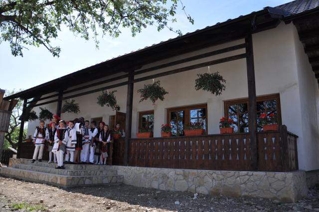 Sfinţire de aşezământ-praznicar, în parohia Vicovu de Sus-Est