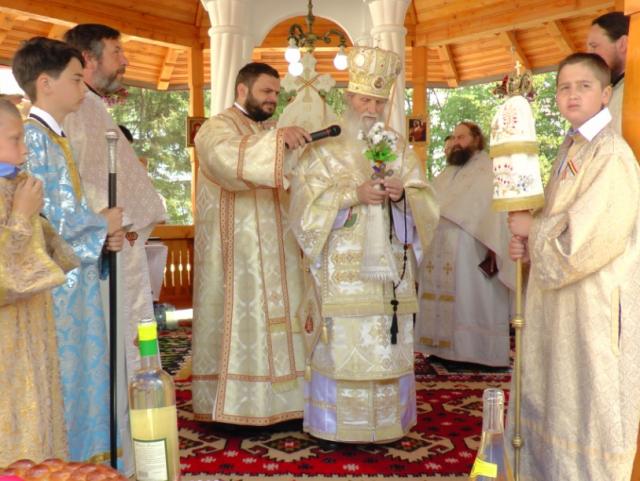 Binecuvântare arhierească în parohia Dolhasca