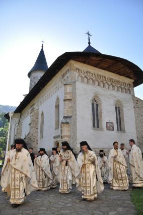 „În Săptămâna Luminată, o sărbătorim pe Maica Luminii”