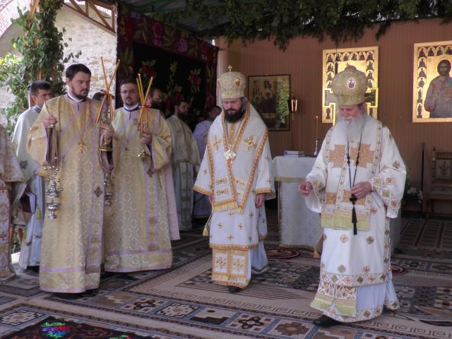 Slujbă arhierească la Mănăstirea Dragomirna