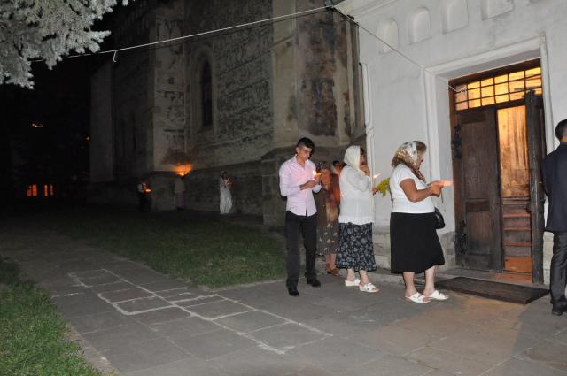 "Sfântul Ioan cel Nou mijloceşte pentru noi înaintea Sfintei Treimi"