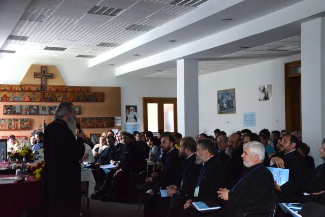 Preotul și preoteasa să fie „frumoși, fericiți și adevărați”