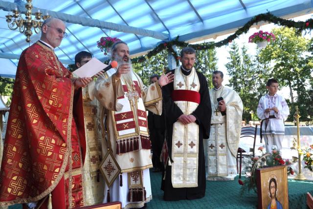 Slujbă arhierească la Nemţişor