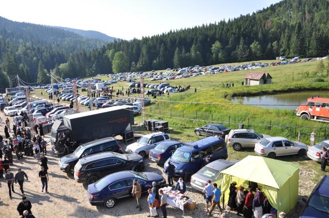 Trei ierarhi ai Bisericii noastre au sosit la Petru Vodă