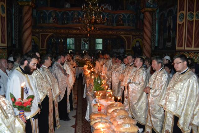 Hramul Bisericii &quot;Pogorârea Sfântului Duh&quot; - Gară din Piatra Neamţ