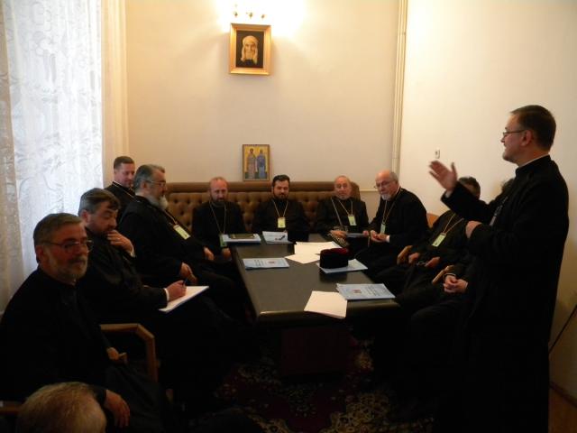 "Şi familia preotului, cu toată soliditatea ei, este aşezată sub o presiune imensă"