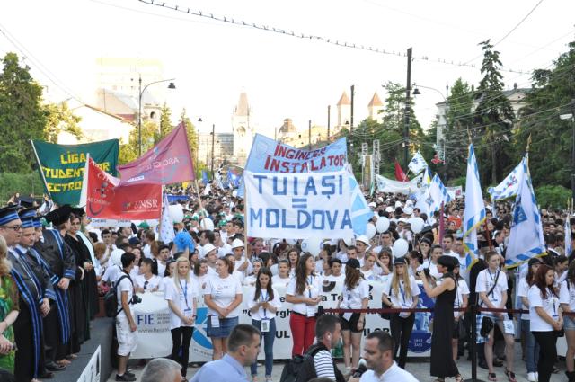 IPS Teofan: "Să fiţi buni profesionişti, dar şi buni creştini"