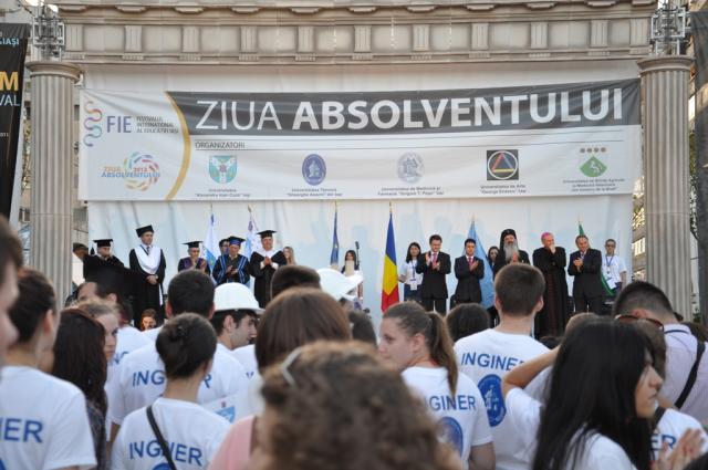 IPS Teofan: "Să fiţi buni profesionişti, dar şi buni creştini"