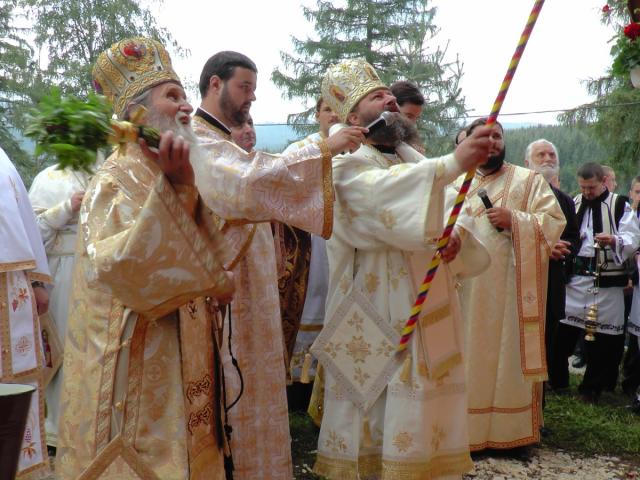 "Oamenii se sfinţesc atunci când ridică sau înfrumuseţează o biserică"