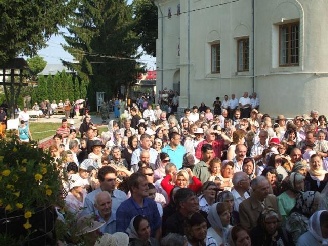 Binecuvântare arhierească în parohia ,,Sfânta Înviere” din Buhuși