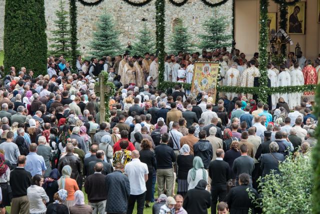 Liturghie arhierească la Mănăstirea Putna