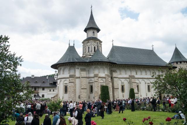 Liturghie arhierească la Mănăstirea Putna