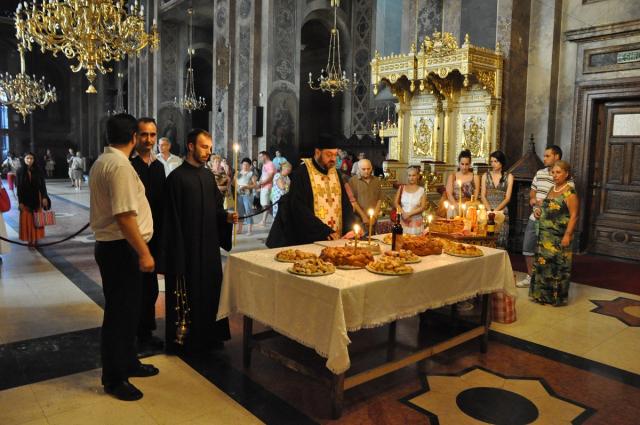 Parastas pentru patriarhul Teoctist la Catedrala mitropolitană din Iaşi