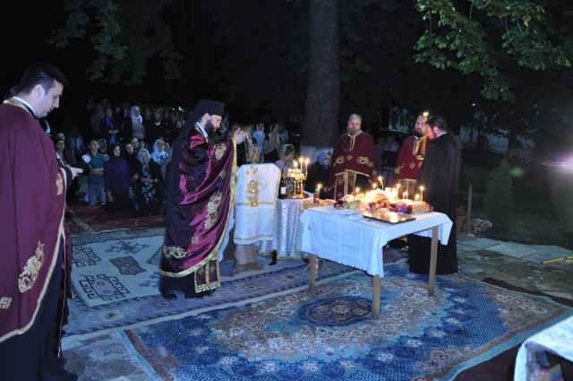 Priveghere de toată noaptea la Mănăstirea Bucium
