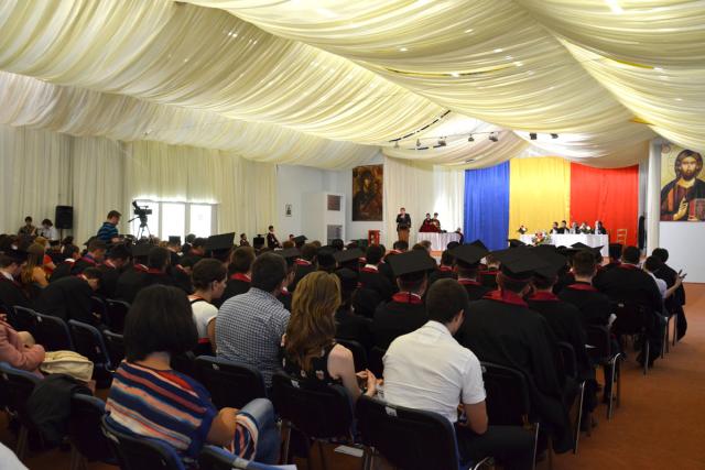 Absolvenţii Facultăţii de Teologie au depus jurământul de credinţă