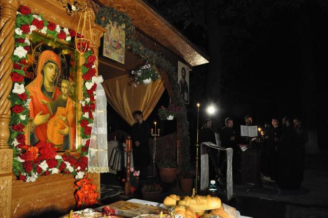 Priveghere de toată noaptea la Mănăstirea Bucium