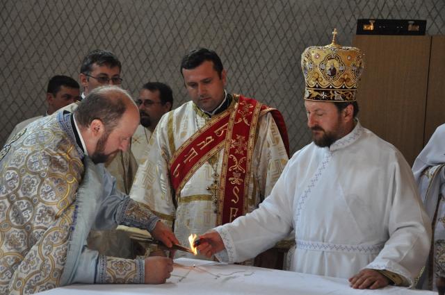 Fiii satului Berezeni, prezenţi la slujba de sfinţire a Bisericii "Adormirea Maicii Domnului"