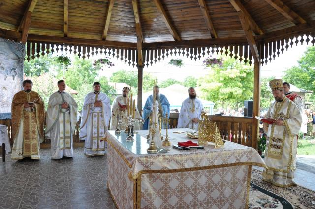 Liturghie arhierească la Berezeni