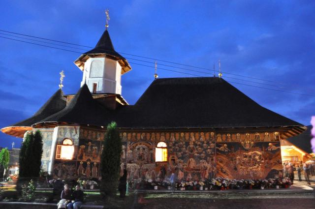Privegheri şi rugăciuni pentru părintele Justin Pârvu la Petru Vodă
