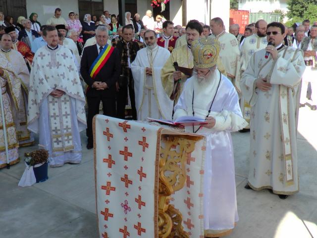Sfinţirea Bisericii „Înălţarea Domnului“ a Cimitirului Pacea - Nou din Suceava