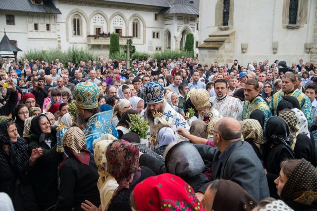"Maica Domnului a trăit în rugăciune, smerenie şi ascultare"