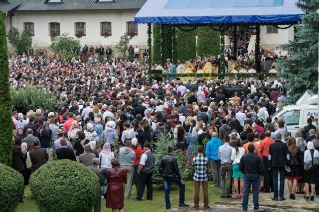 "Maica Domnului a trăit în rugăciune, smerenie şi ascultare"