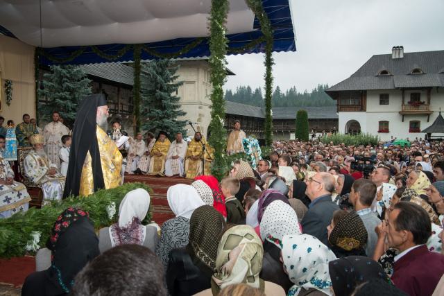 "Maica Domnului a trăit în rugăciune, smerenie şi ascultare"