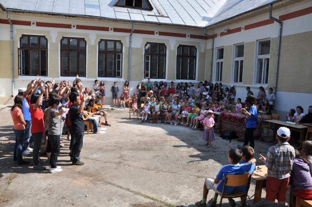 200 de copii în Tabăra "Aripi de înger"