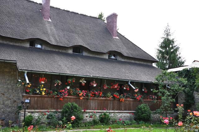 Biserica Mănăstirii Moldoviţa va fi resfinţită după aproape 500 de ani
