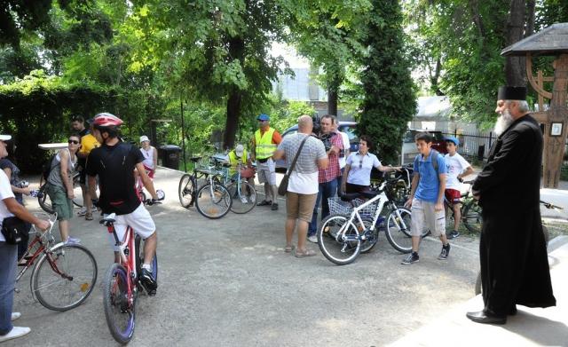 Pelerinaj pe bicicletă la mănăstirile Vlădiceni şi Bucium