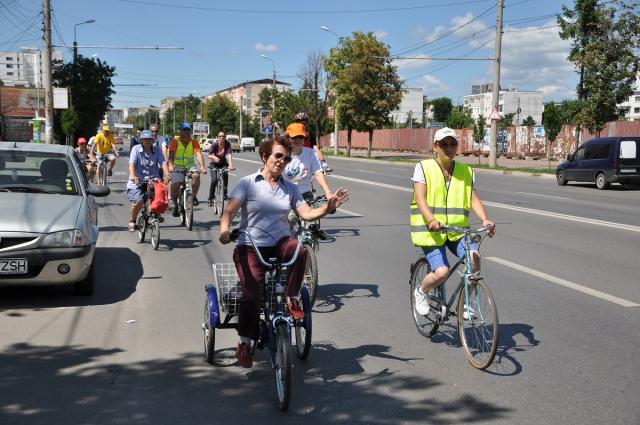 Pelerinaj pe bicicletă la mănăstirile Vlădiceni şi Bucium