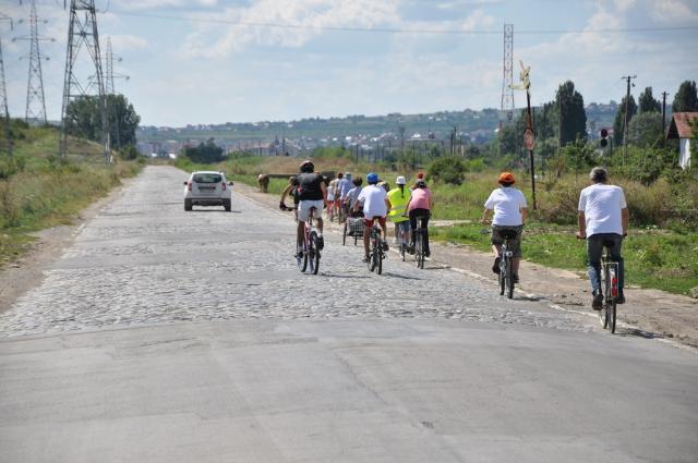Pelerinaj pe bicicletă la mănăstirile Vlădiceni şi Bucium