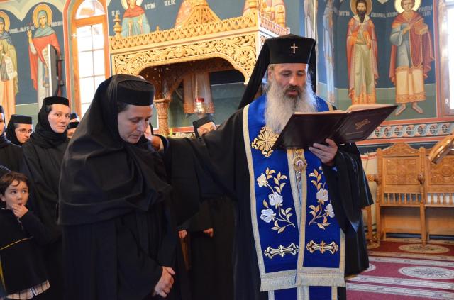 Hram şi hirotesie de stareţă la Mănăstirea Paltin - Petru Vodă