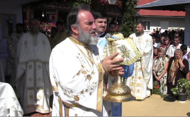 Liturghie arhierească la Mănăstirea Berzunţi