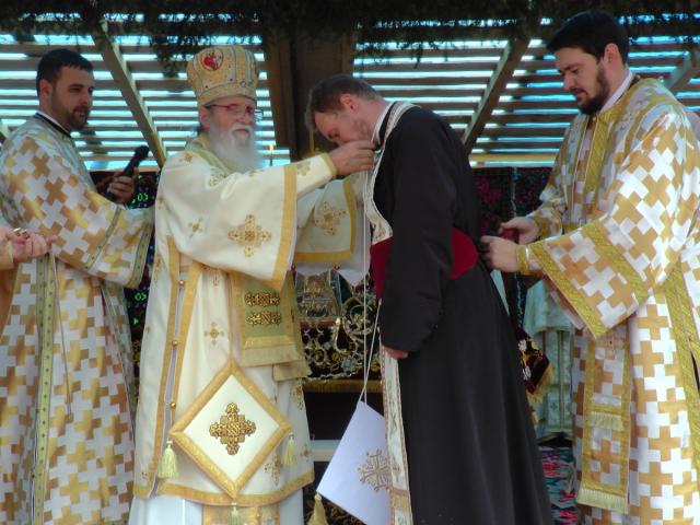 Biserica parohiei Vadu Negrilesei, resfinţită de IPS Pimen