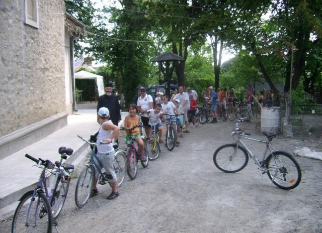 Pelerinaj pe bicicletă la Mănăstirea Vlădiceni