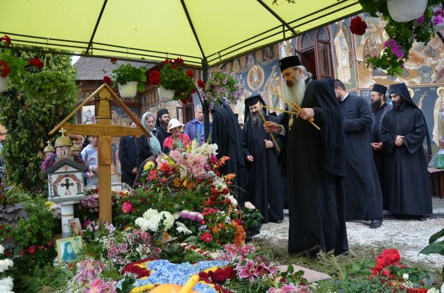 Hram şi hirotesie de stareţă la Mănăstirea Paltin - Petru Vodă