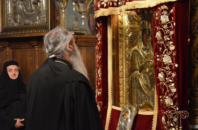 Moaştele Sfântului Cuvios Iosif, aşezate spre închinare la Mănăstirea Văratec