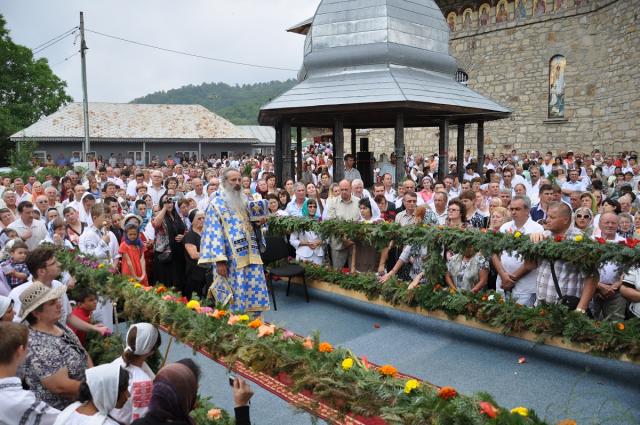 Biserica parohiei Cuiejdiu-Gârcina, resfințită de IPS Mitropolit Teofan