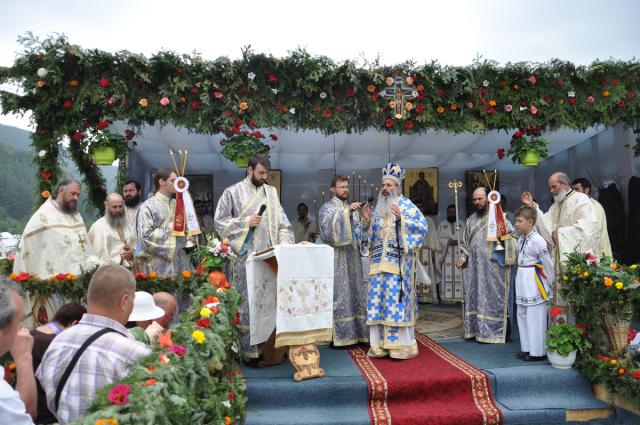 Biserica parohiei Cuiejdiu-Gârcina, resfințită de IPS Mitropolit Teofan