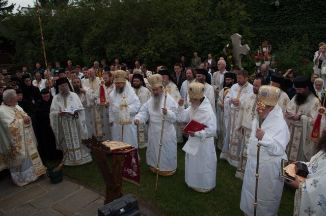Patru ierarhi au resfinţit Mănăstirea Moldoviţa