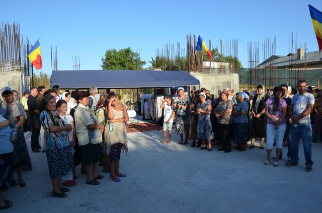 Sfinţire de biserică şi de casă socială în parohia Rediu Scânteii