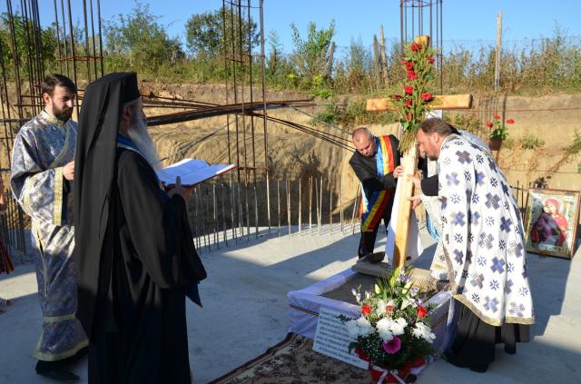 Sfinţire de biserică şi de casă socială în parohia Rediu Scânteii