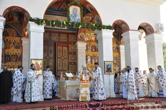 IPS Teodosie, la hramul Mănăstirii Sihăstria: „Sfânta Teodora este cea mai aleasă dintre sfinții cuvioși ai țării noastre”